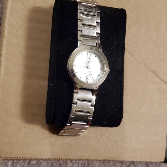 CASIO DAINTY WATCH - Picture 3 of 5